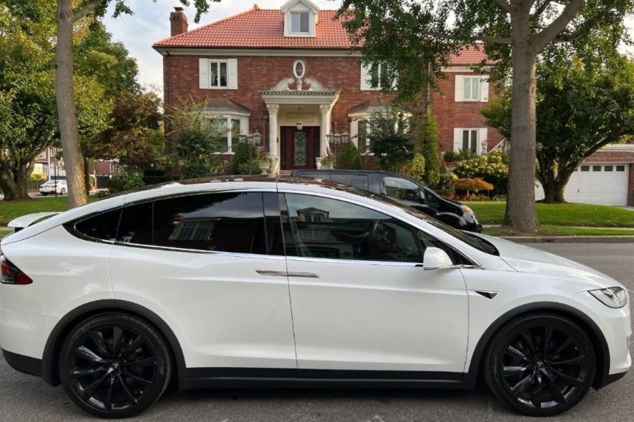 Tesla Model X (6)_07_12_2024